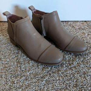 TOMS Leather Reese Boot Size 7.5 Women's